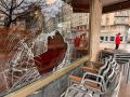 Los robos exprés en la hostelería ferrolana se ceban con el café Avenida, al que entran por segunda vez Los ladrones volveieron a entrar rompiendo la misma luna que la semana pasada