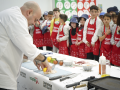 Actividad de vegalsa con alumnado del colegio de Cedeira en la lonja