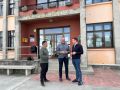 Los socialistas a la entrada de la casa consistorial de Valdoviño
