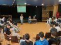 Un instante del encuentro celebrado en el Café Teatro