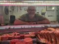 Pena Fouce, este miércoles, en la carnicería de Elia y Eladio que regenta en el mercado