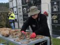 Los propietarios de los nichos de O Val permitirían exhumaciones si no afecta a sus propiedades O Val exhumacion fosa comun003