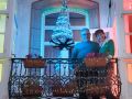 El balcón más navideño de Ferrol ilumina la calle Magdalena: “Está siendo todo un éxito”