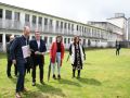 La Diputación licita el concurso de ideas para la Casa de Acompañamento Pardo Bazán Visita del presidente de la Diputación y alcalde pontés a las instalaciones del antiguo colegio