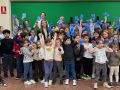 Foto de familia con los escolares de Os Casais