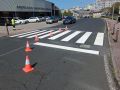 Pasis de peatones recién pintados en Caranza