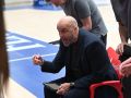 Lino López, entrenador del Baxi Ferrol: “Fue una pena porque el equipo se merecía esta victoria” Lino López diseña una jugada