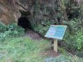 Uno de los paneles instalados, a la entrada de la Mina Piquito, en Moeche