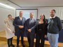 Foto de familia en el acto de presentación