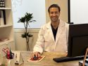 El doctor Pedro Reimunde, neurocirujano y cirujano de columna en el Ribera Juan Cardona