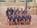 El equipo cadete posa con el título