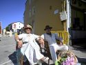 Una pareja de “indianos” que participaron el pasado 2025 en esta fiesta que transforma la villa por completo