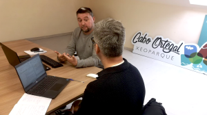 Un instante del encuentro entre José Miguel Alonso Pumar y responsables de Hidria