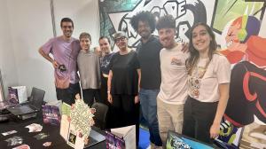 Antigo alumnado do máster que se imparte na localidade, coa coordinadora, Luz Castro, no BCN Game Fest