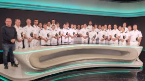 El alumnado de la Escaño en uno de los platós de la Televisión de Galicia
