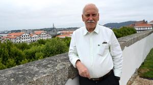 Juan Muñiz, en los jardines de San Francisco con el Arsenal de fondo, el pasado miércoles