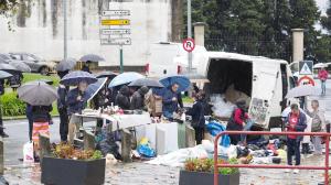 Los paraguas protagonizaron la jornada en la feria