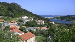 La laguna, al fondo