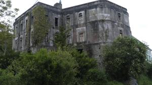 Parte exterior y trasera del inmueble