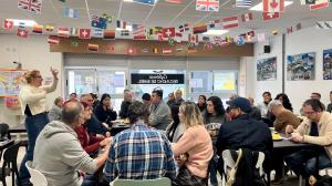 Nos últimos ‘Petiscos de convivencia’ engadíronse todas as bandeiras das nacionalidades presentes na escola