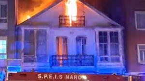 El incendio calcinó un edifcio en Xuvia