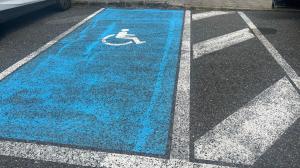 Estado de la plaza para personas con movilidad reducida