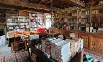 Los fondos de la Biblioteca de la Catedral de Mondoñedo han tenido que trasladarse por los problemas de humedad 