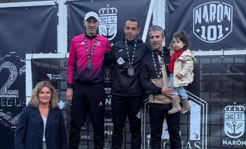 José Santiago, en el centro, es el rey de las 21Leguas de Narón