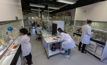El Centro Interdisciplinar de Química e Bioloxía de la UDC se localiza en Elviña