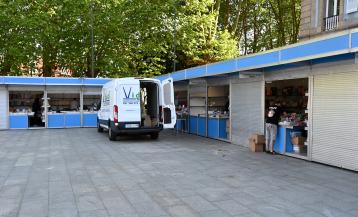 Plaza de la Constitución montaje de la Feria del Libro
