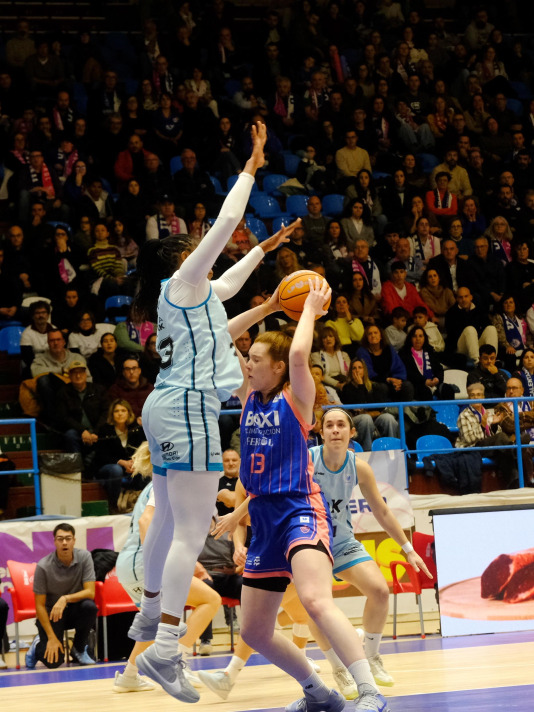 Pabellón A Malata baloncesto Baxi contra IDK Euskotren