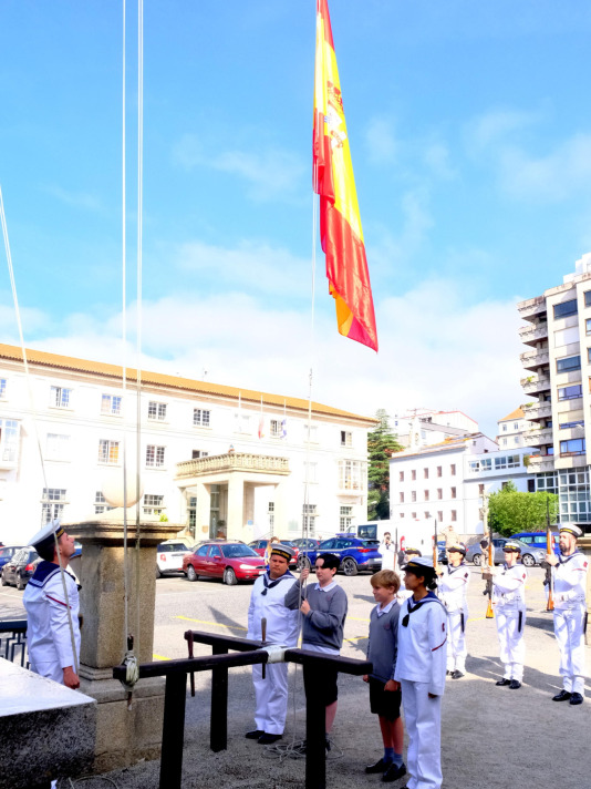 Izado de bandera en Capitania (Daniel Alexandre) (6)
