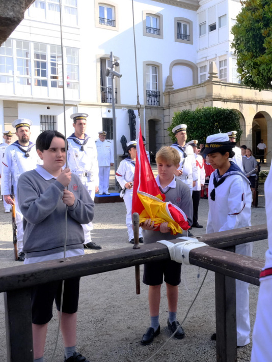 Izado de bandera en Capitania (Daniel Alexandre) (7)