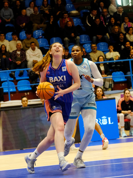 Pabellón A Malata baloncesto Baxi contra IDK Euskotren