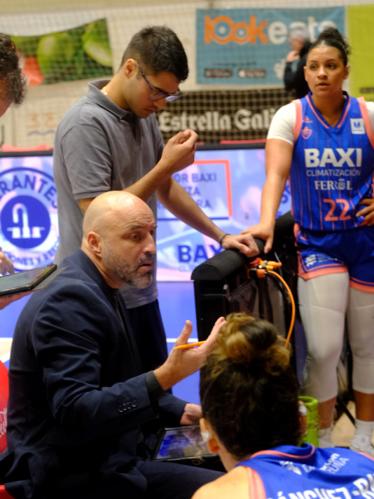 Pabellón A Malata baloncesto Baxi contra IDK Euskotren