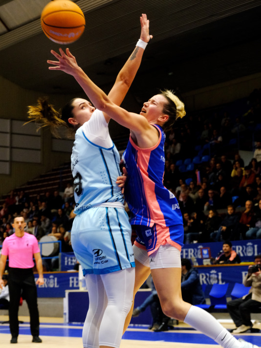 Pabellón A Malata baloncesto Baxi contra IDK Euskotren