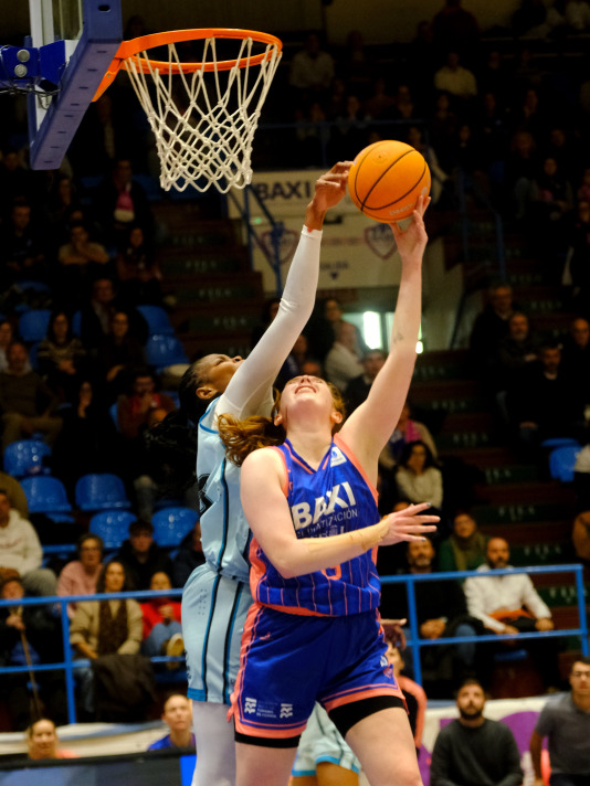 Pabellón A Malata baloncesto Baxi contra IDK Euskotren