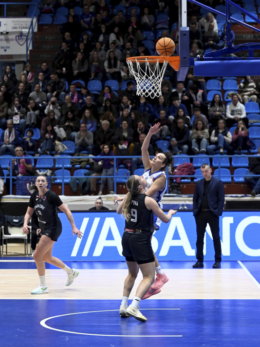 Baloncesto. Baxi contra Zaglebie Sosnowiec
