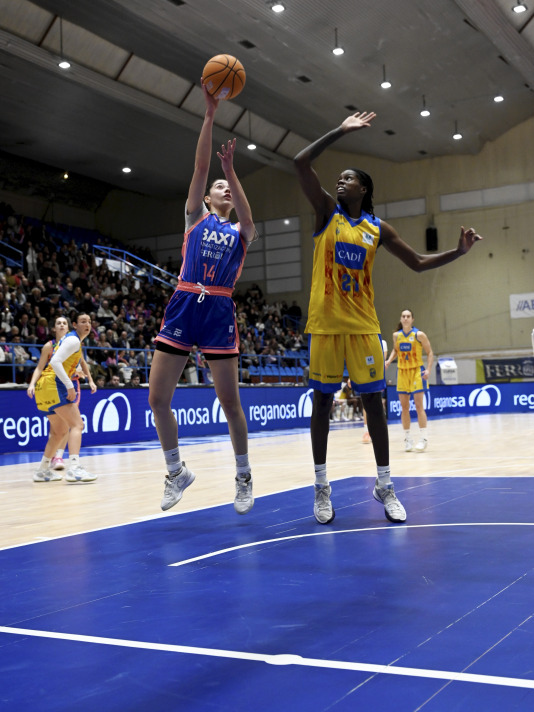 Baloncesto. Baxi Ferrol contra Cadí La Seu