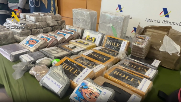 Bloques de cocaína y hachís intervenidos en el operativo conjunto