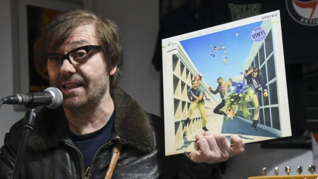 Jorge Explosion con su vinilo