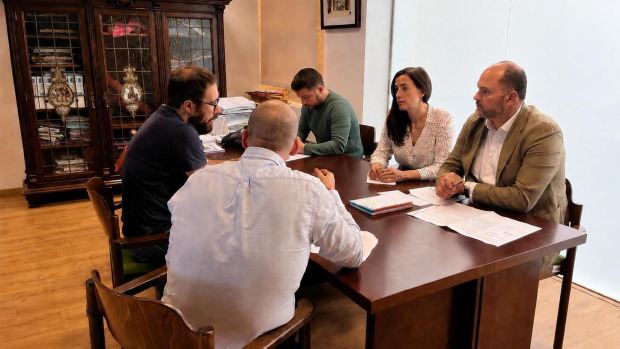 Reunión del equipo redactor y el gobierno eumés