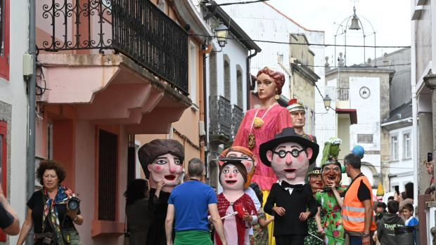 Neda xigantes e cabezudos