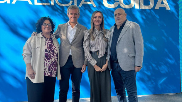 Foto de familia, en el acto de Ourense, con los responsables autonómicos