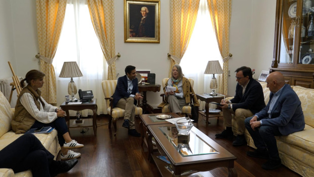 Momento de la reunión de la directora de Acuaes con el alcalde de Ferrol