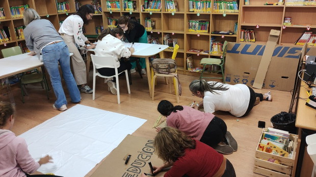 Preparativos da manifestación no colexio de Ponzos