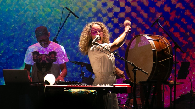 Belém Tajes, gañadora do premio Narf, na gala final do galardón no Salón Teatro de Santiago de Compostela