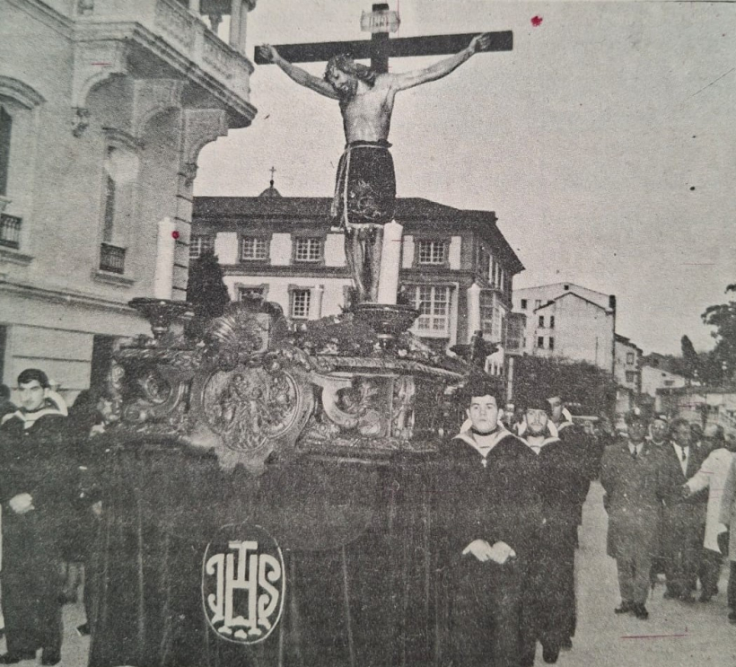 El Cristo de los Navegantes saliendo en procesión en 1971