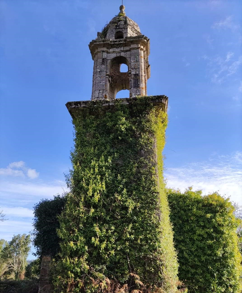 Antigua iglesia de San Pedro de Feás