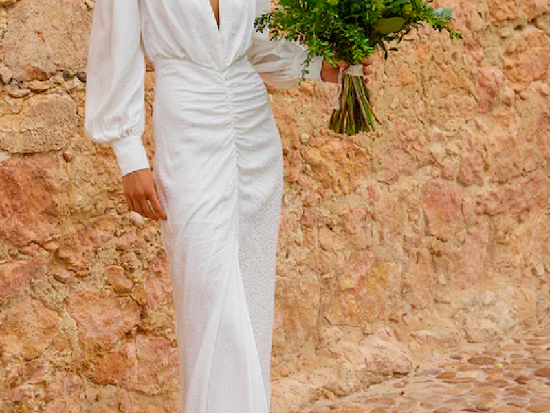 Vestido con escote en pico 